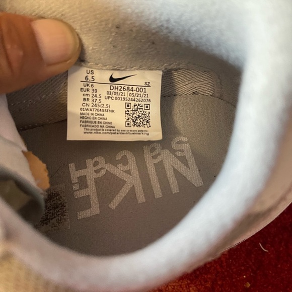 Nike
x sacai x Fragments LDWaffle "Grey" sneakers - Picture 8 of 12